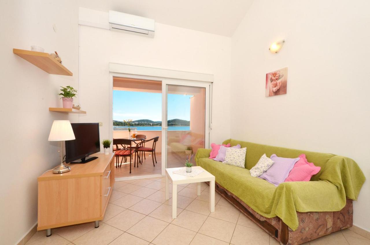 Apartmani Basic Rogoznica Rogoznica  Esterno foto