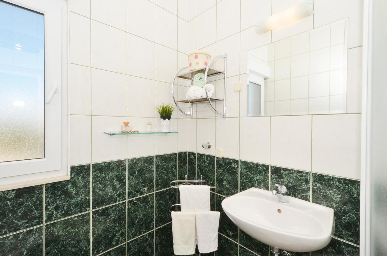 Apartmani Basic Rogoznica Rogoznica  Esterno foto